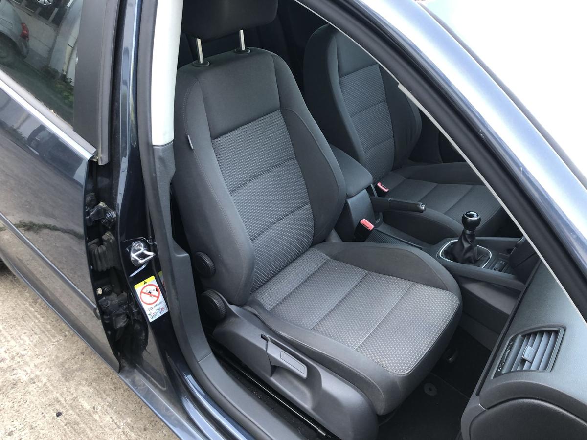VW Golf 5 V 1K Sitz vorn rechts Beifahrersitz nur f&uuml;r 5 t&uuml;rer ohne Heizung
