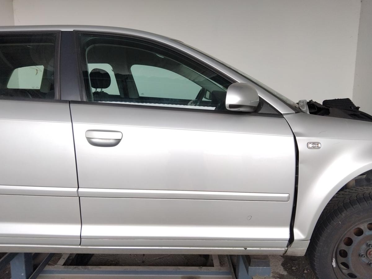 Audi A3 8P Sportback Tür vorn rechts Beifahrertür lichtsilber LY7W 5türig BJ2006