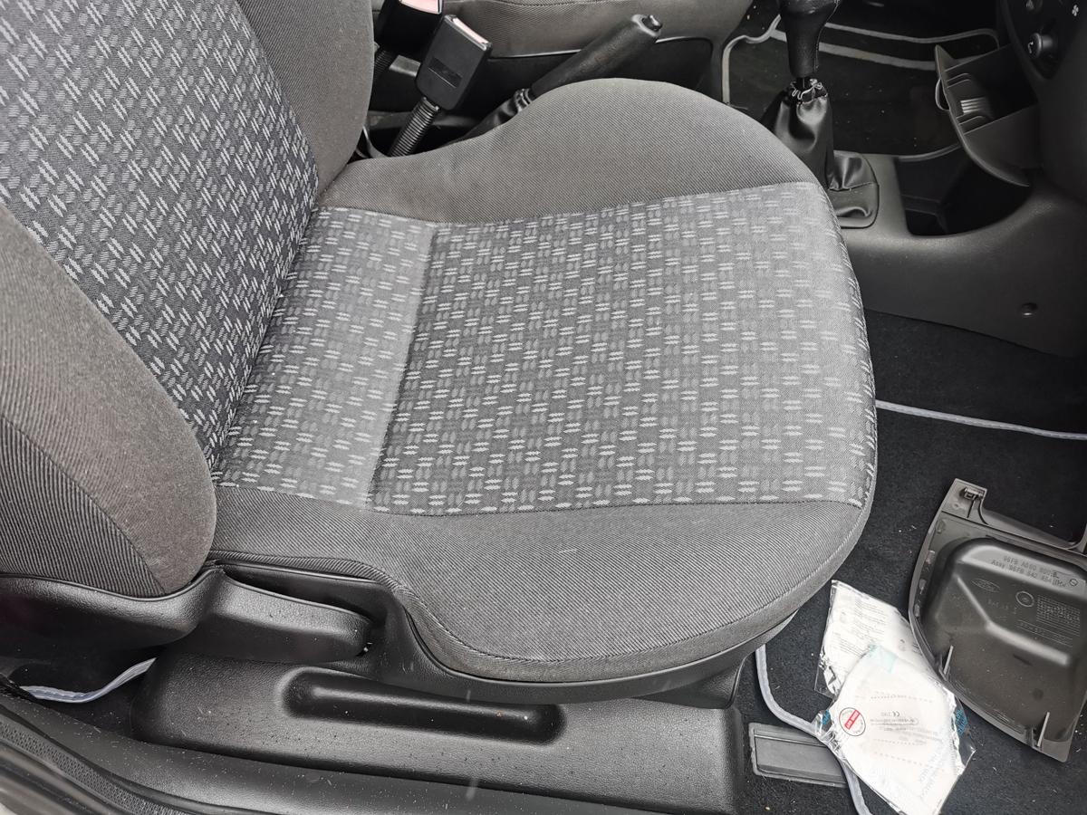 Ford Fiesta JBS Beifahrersitz Sitz Autositz vorn rechts Stoff 5 Türer