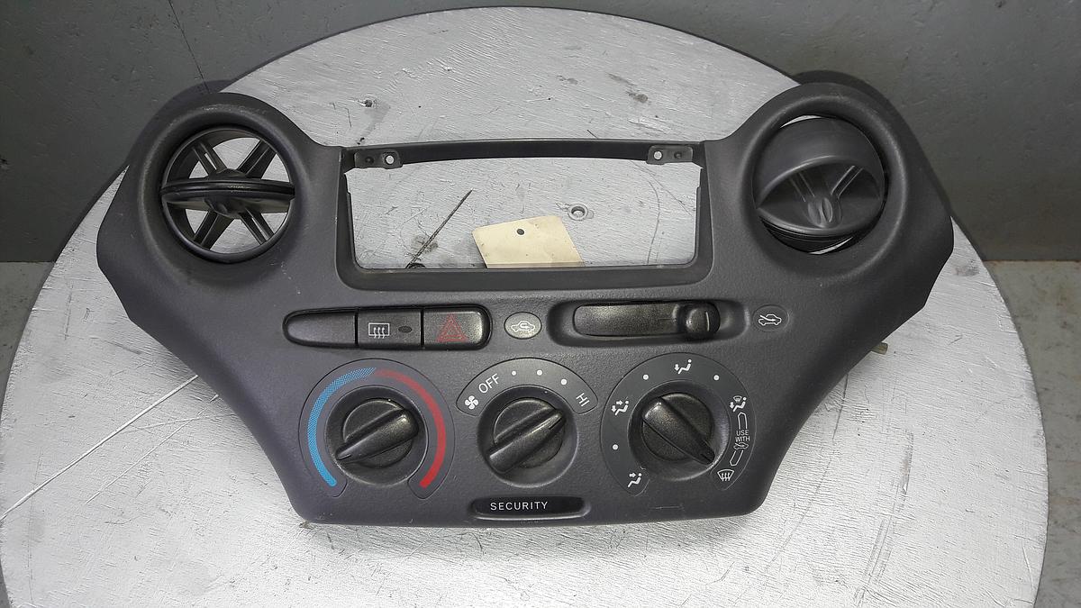 Toyota Yaris Bj 1999 original Heizungsbetätigung Schalter und Blende
