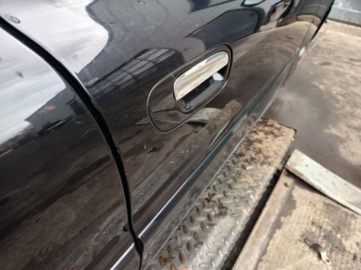 Volvo V70 II original Tür vorn rechts Beifahrer 452 Saphirschwarz Bj 2005