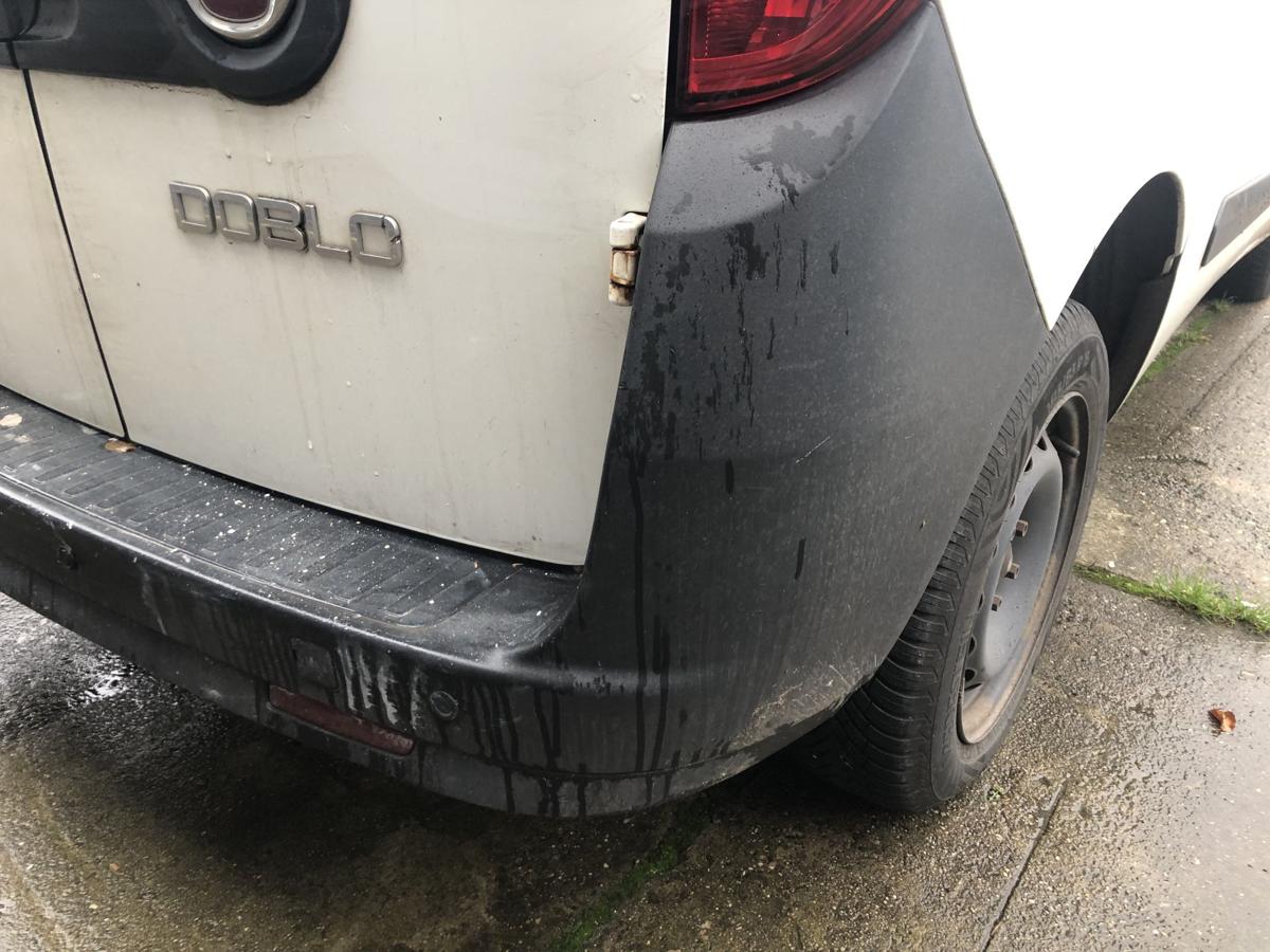 Fiat Doblo Cargo 263 Stoßfänger hinten Heckschürze mit PDC unlackiert Beschädigt
