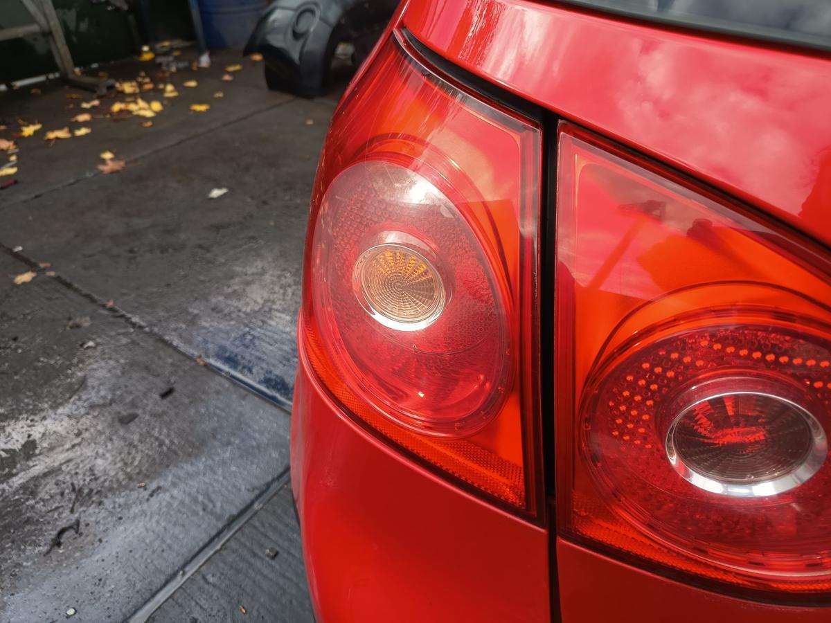 VW Golf V 5 original RÜCK-SCHLUSS-Heckleuchte links AUSSEN Bj 2004 VW Golf V 5 original RÜCK-SCHLUSS-Heckleuchte links AUSSEN Bj 2004