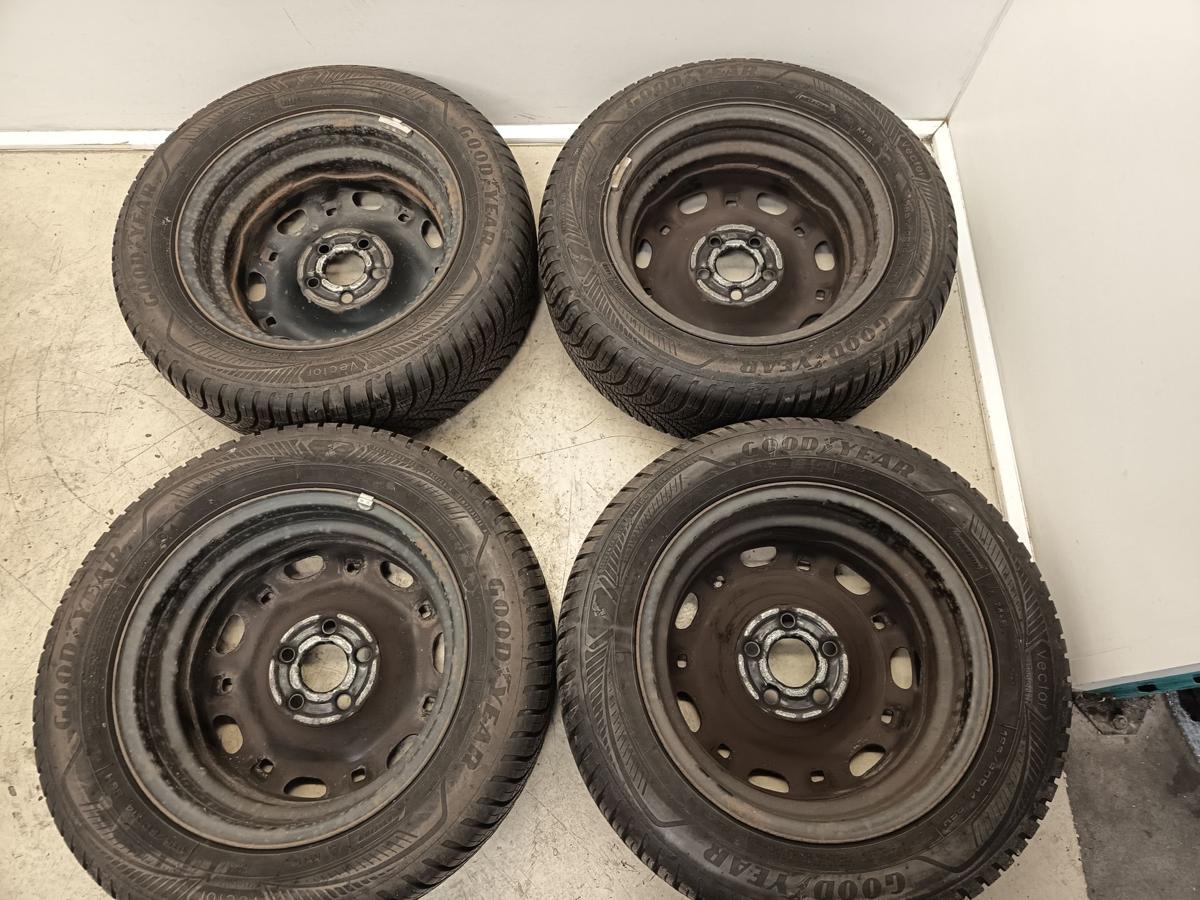 Skoda Fabia orig Satz Stahlfelgen 5x14 ET35 mit Reifen 185/60R14 86H Bj 2012