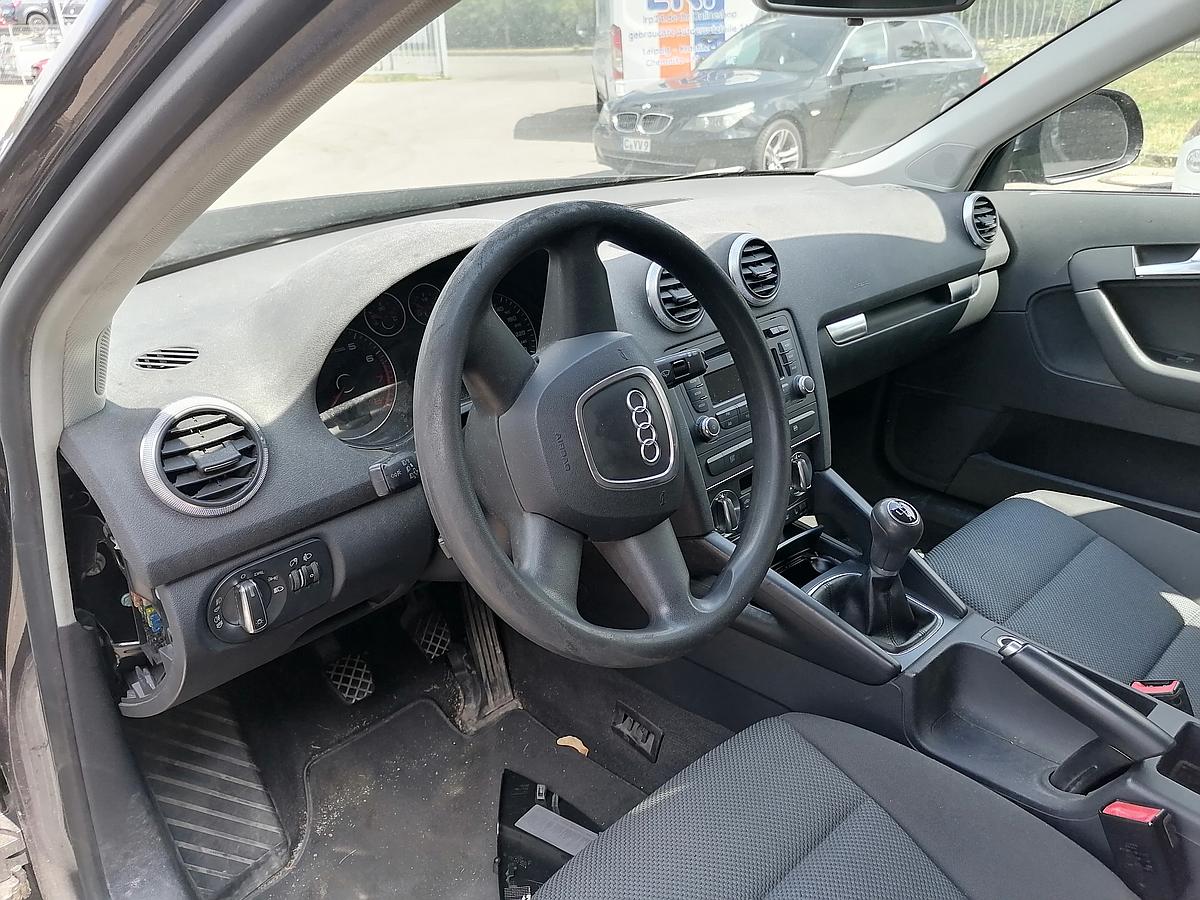 Audi A3 8P BJ09 Armaturenbrett Facelift Armaturentafel
