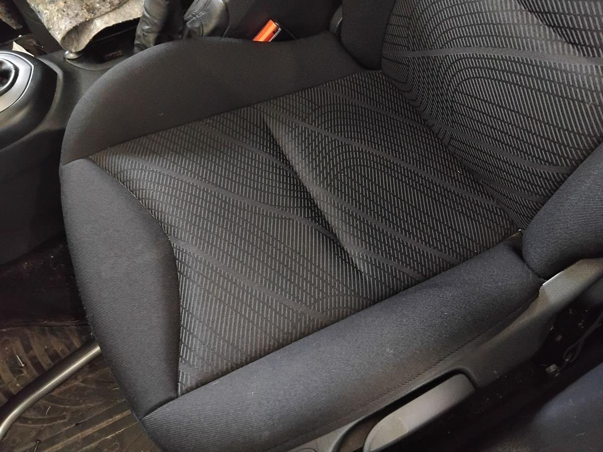 Peugeot 308 I original Sitz vorn links Fahrersitz 5-t&uuml;rig beheizt Stoff BJ2009