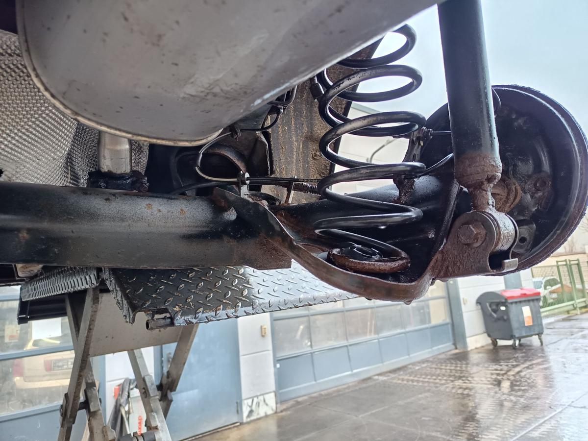 Ford Fiesta VII original Hinterachse trommelgebremst 4 Loch 72839km Bj 2012