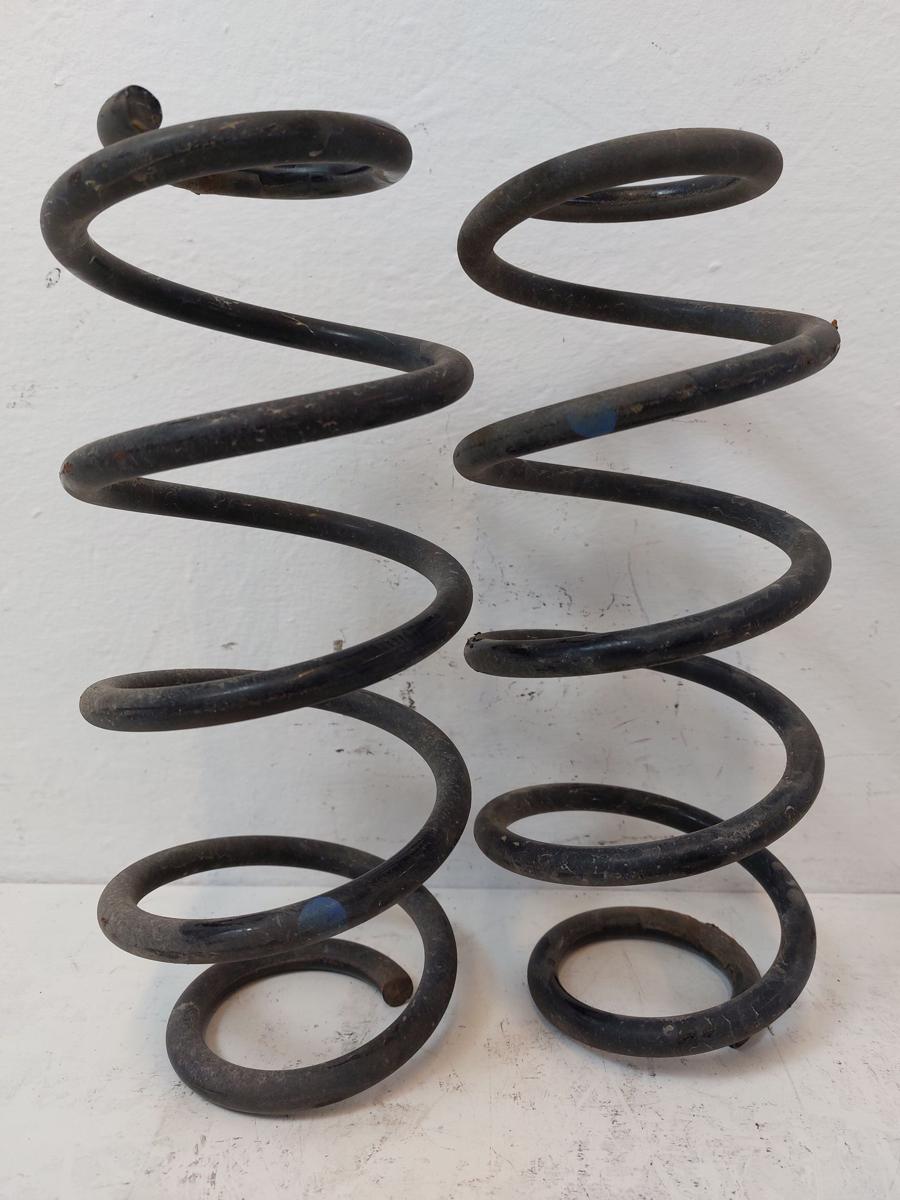 Toyota Yaris XP13 Satz HInterachsfedern Schraubenfeder Achse hinten links rechts