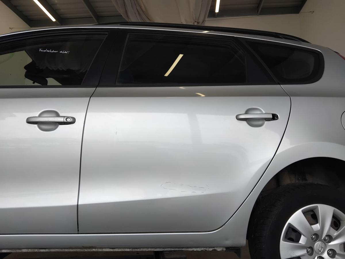 Hyundai i30cw Kombi FD T&uuml;r hinten links Kombi 2R Continental Silver BJ2009