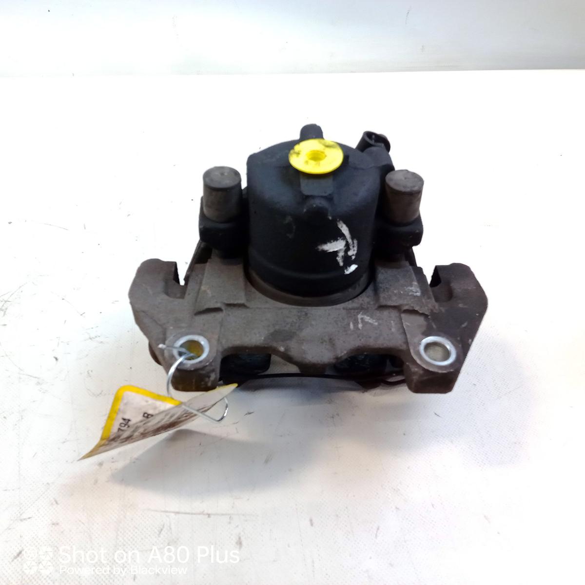 Opel Meriva B original Bremssattel Vorderachse rechts mit Tr&auml;ger 1.4T Bj.2012