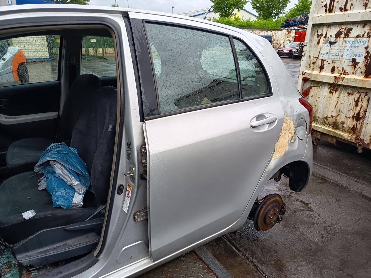 Toyota Yaris XP9 original Tür hinten links Fond 1E7 Silver pearl Bj 2006