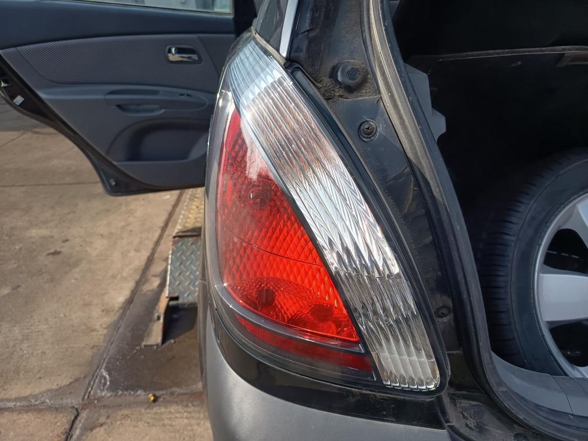 Kia Rio II 5t&uuml;rer original R&uuml;ckleuchte links Heck Schluss Licht Bj 2009