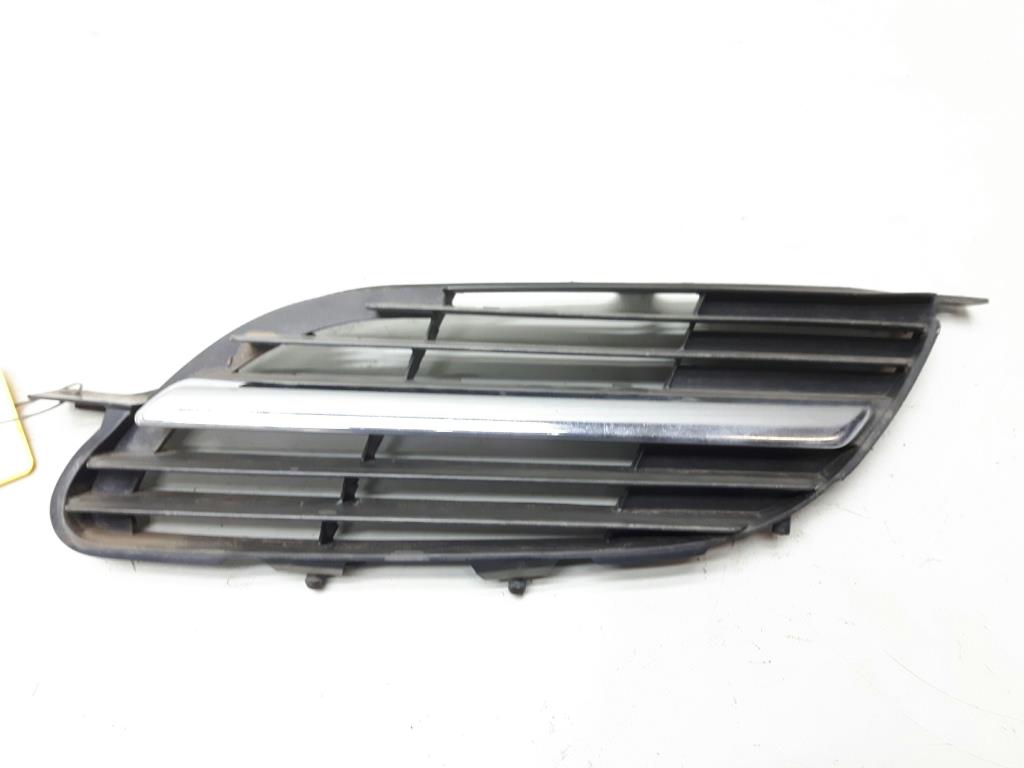 Nissan Almera Tino Baujahr 2004 original Kühlergrill links Chrom 62330BU100