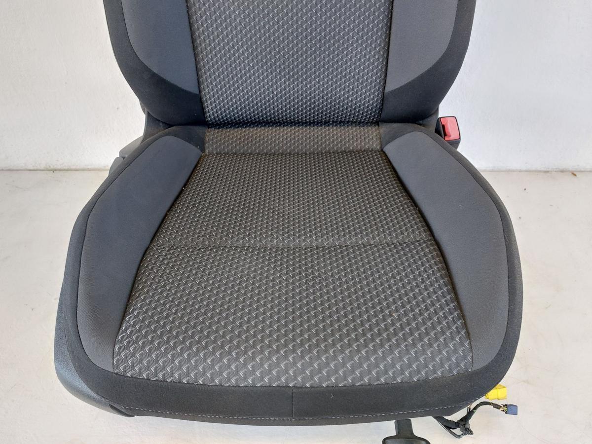 VW Passat 3G B8 Limo Sitz vorn rechts Fahrersitz Stoff ohne Heizung Autositz