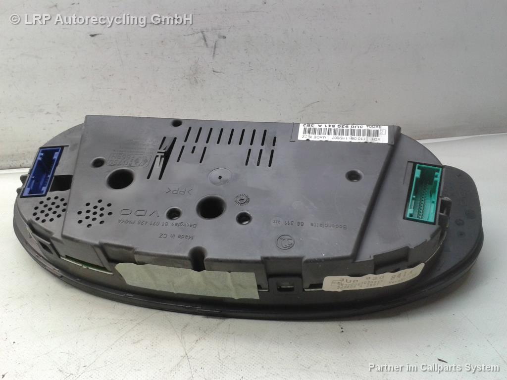 Skoda Superb BJ2005 Tacho Kombiinstrument 3U0920841A VDO 110080115007 Automatik