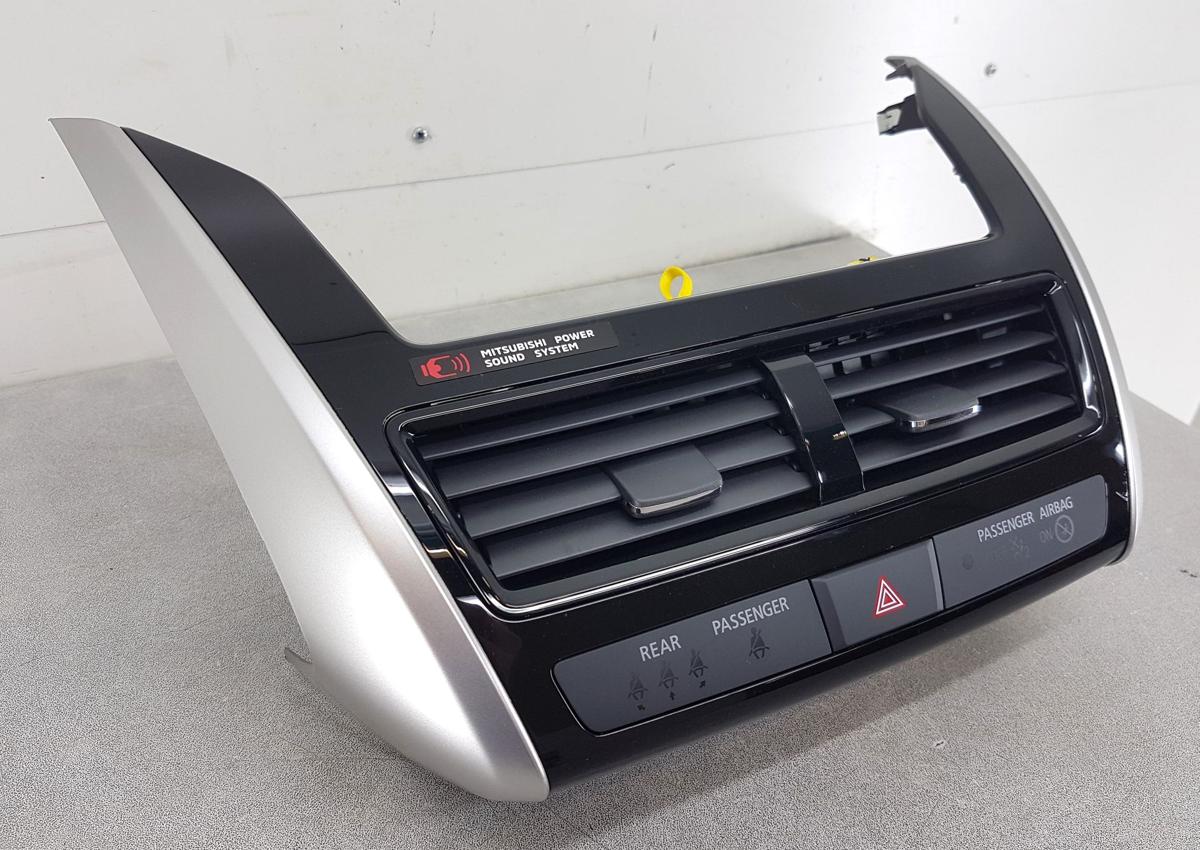 Mitsubishi Eclipse Cross Luftd&uuml;se mitte inkl Warnblinkschalter Bj2023 8002D032
