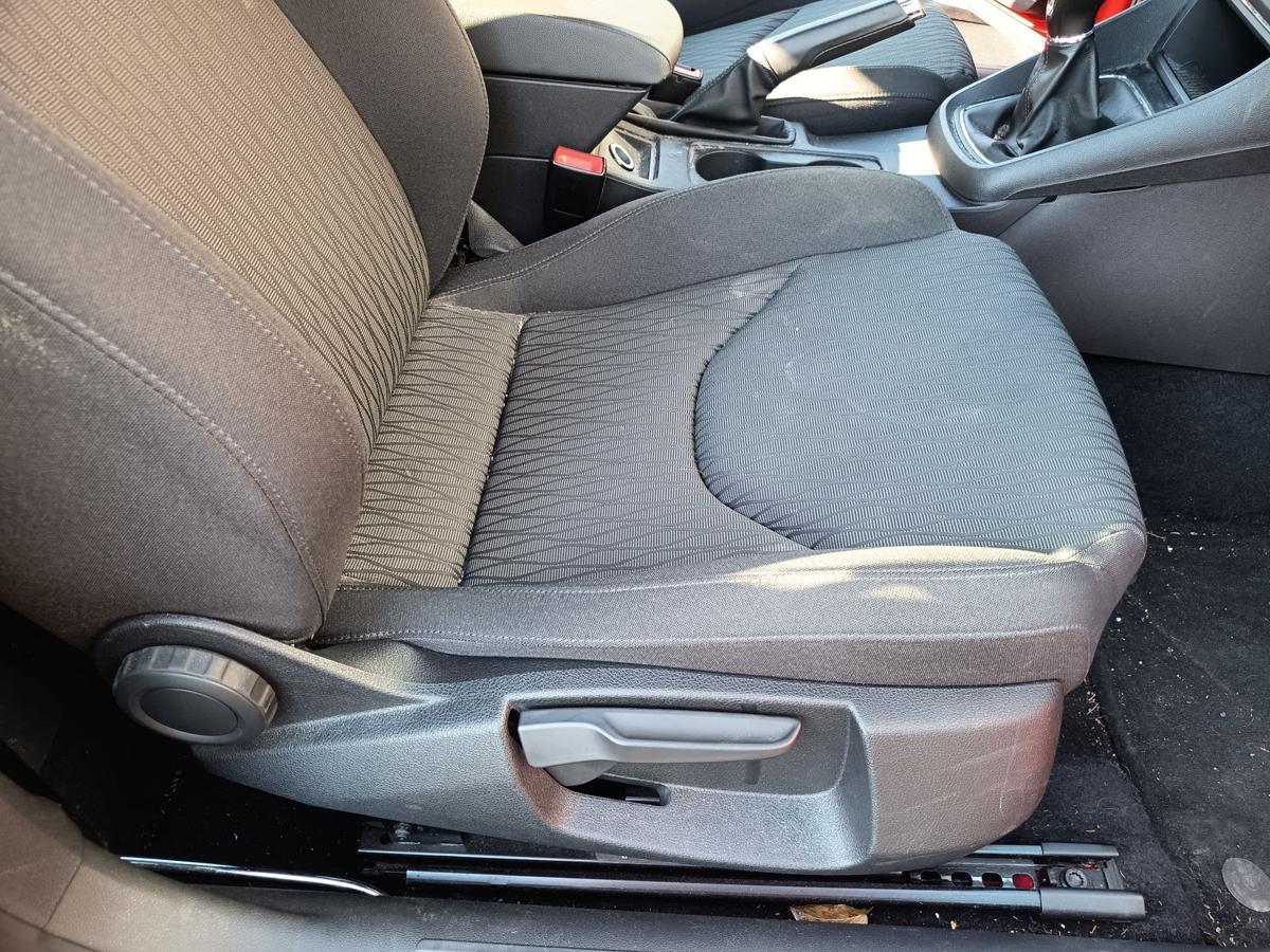 Seat Leon III SC 3t&uuml;rer Beifahrersitz vorn rechts Stoff schwarz/anthrazit Bj2014