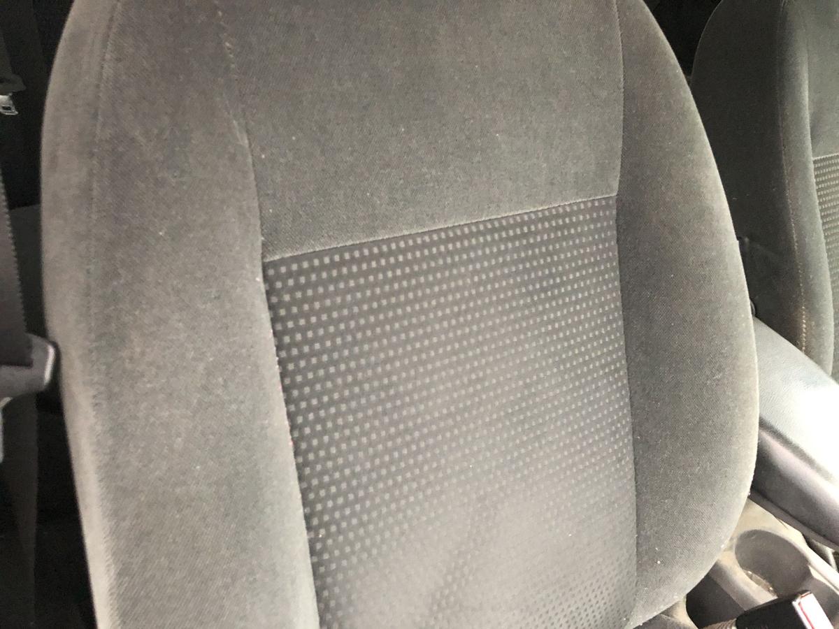 Ford Focus DA3 Sitz vorn rechts Beifahrersitz Veloursitz ohne Heizung Stoff