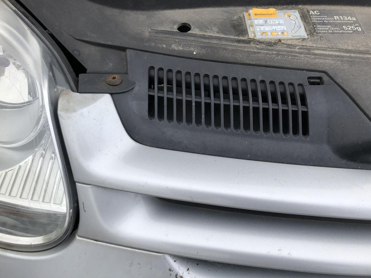 VW Golf 5 1K K&uuml;hlergrill Grill Frontgrill mit Logo LA7W Reflexsilber Metallic