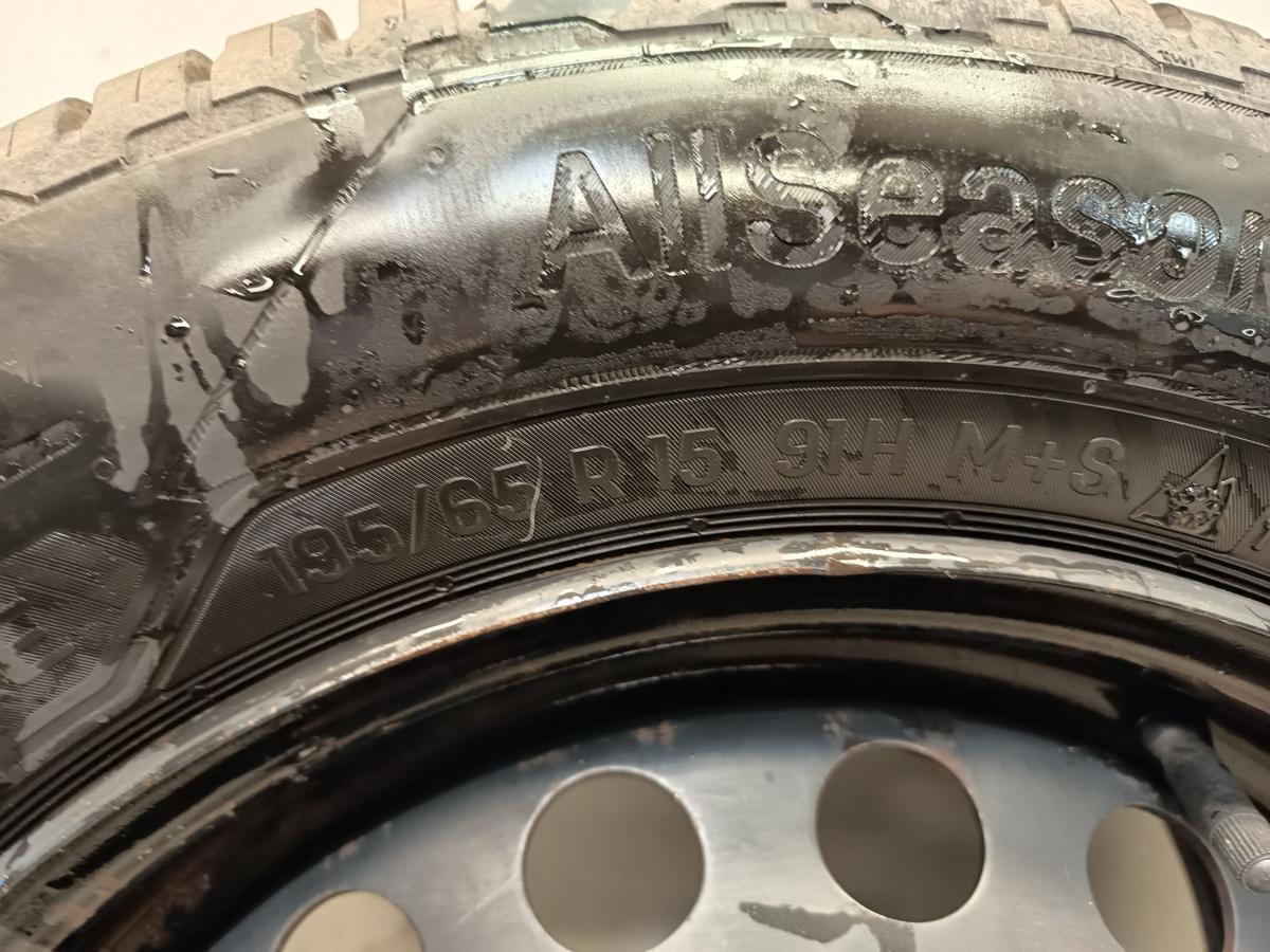 Renault Megane II Satz Stahlfelgen 6,5x15 ET45 mit Allwetterreifen UniRoyal Bj04