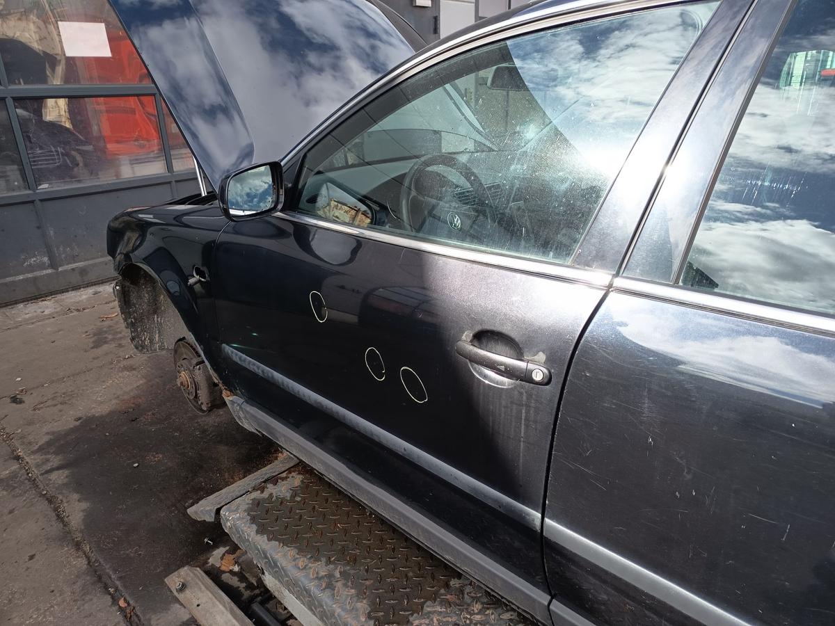 VW Passat 3BG original T&uuml;r vorn links Fahrer C9Z Black magic Bj 2002