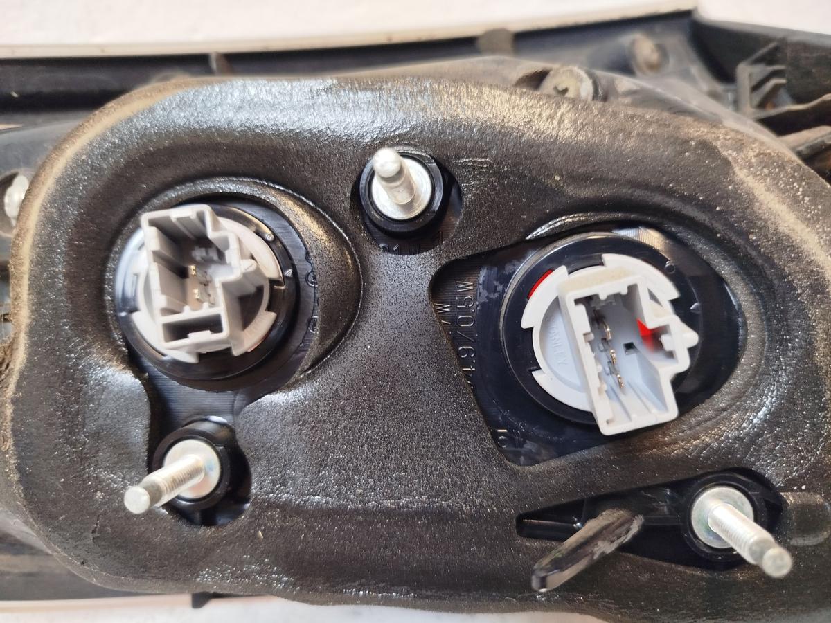 Mazda 3 Typ BL Rückleuchte außen rechts Rücklicht Heckleuchte nicht LED OEM