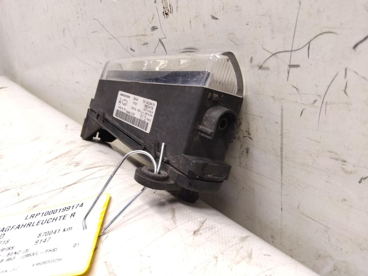 Mercedes Actros MP4 963 original Tagfahrleuchte rechts LED A9608203256 Bj.2018