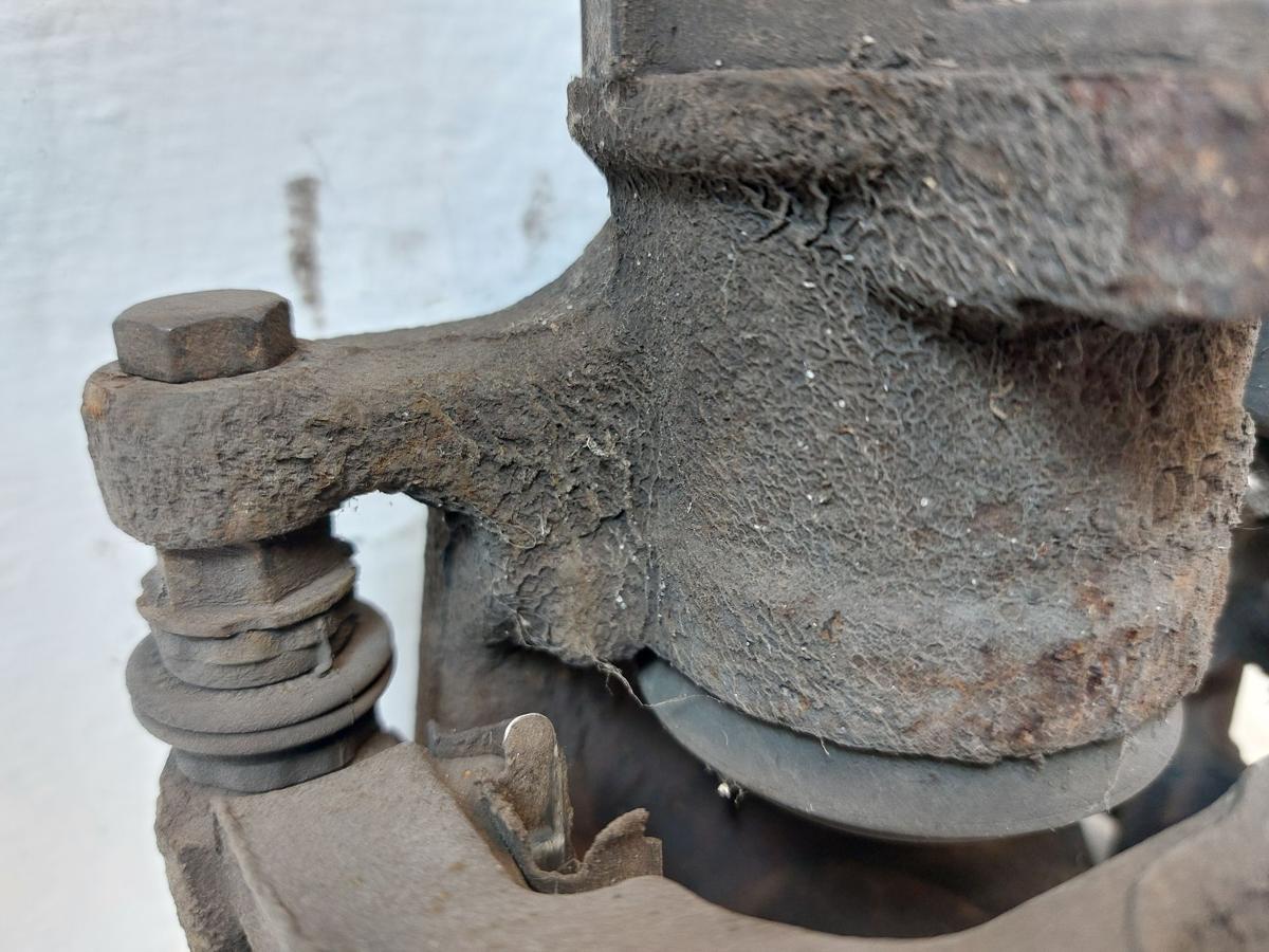 VW Passat CC Bremssattel hinten rechts Bremszange Sattel elek Parkbremse TRW