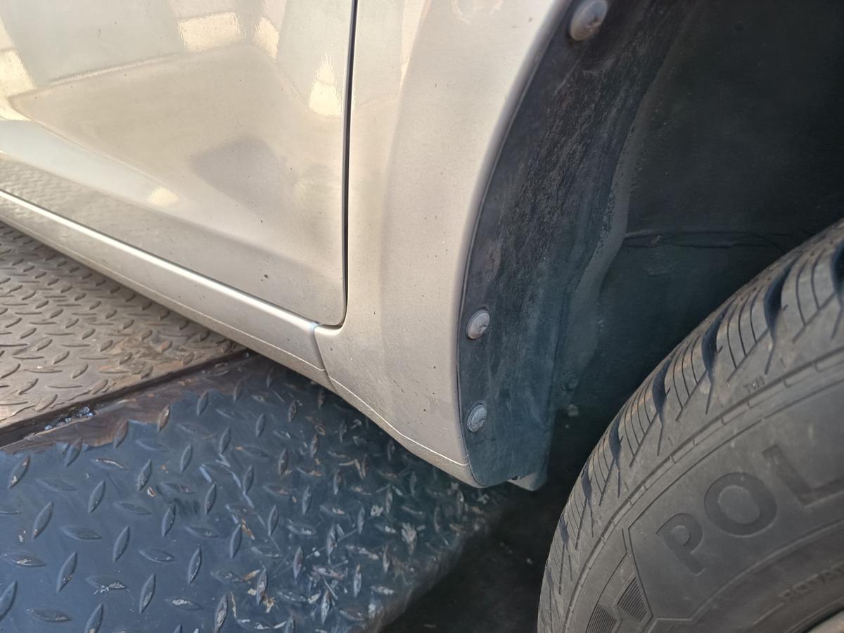 Hyundai i20 original Kotfl&uuml;gel rechts Seitenteil FG Sleek silver Bj 2011