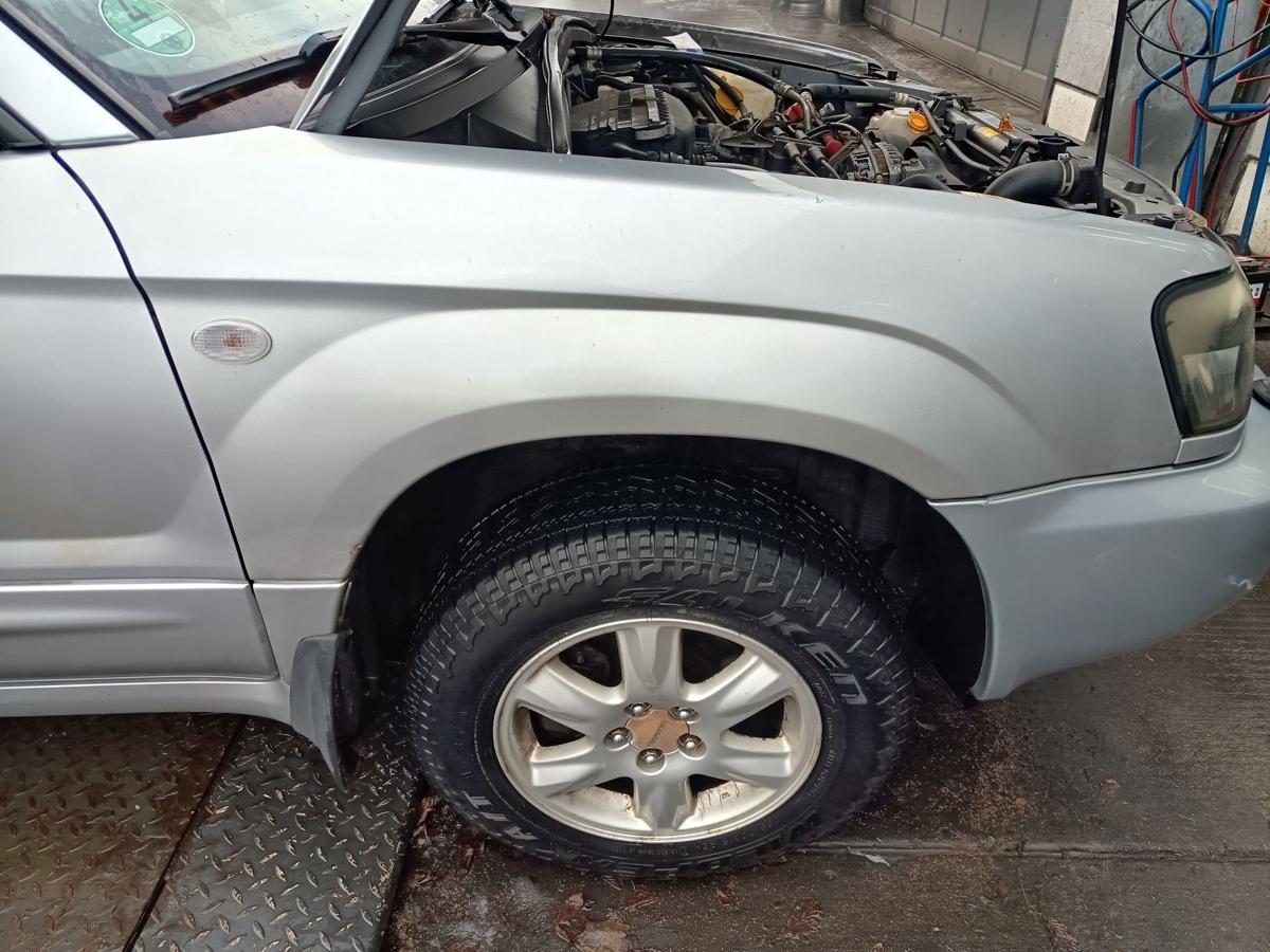Subaru Forester SG original Kotfl&uuml;gel rechts 01G Silber vor Facelift Bj 2005