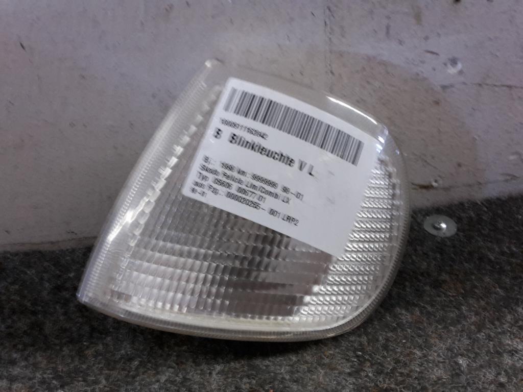 Skoda Felicia BJ 1998 Blinker vorn links Blinkleuchte Hella 98-01