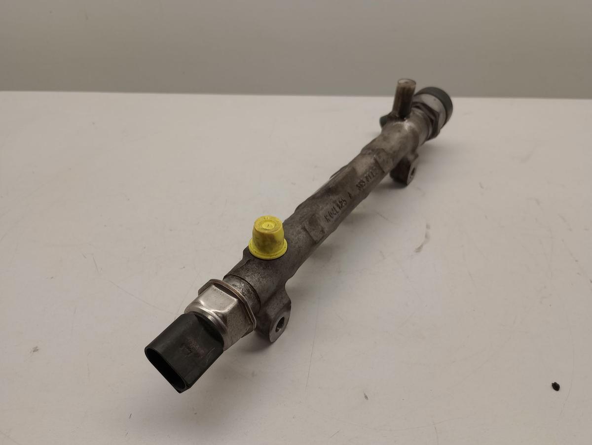 VW Golf VII orig Kraftstoffverteiler Rail 04L089D Bj 2015