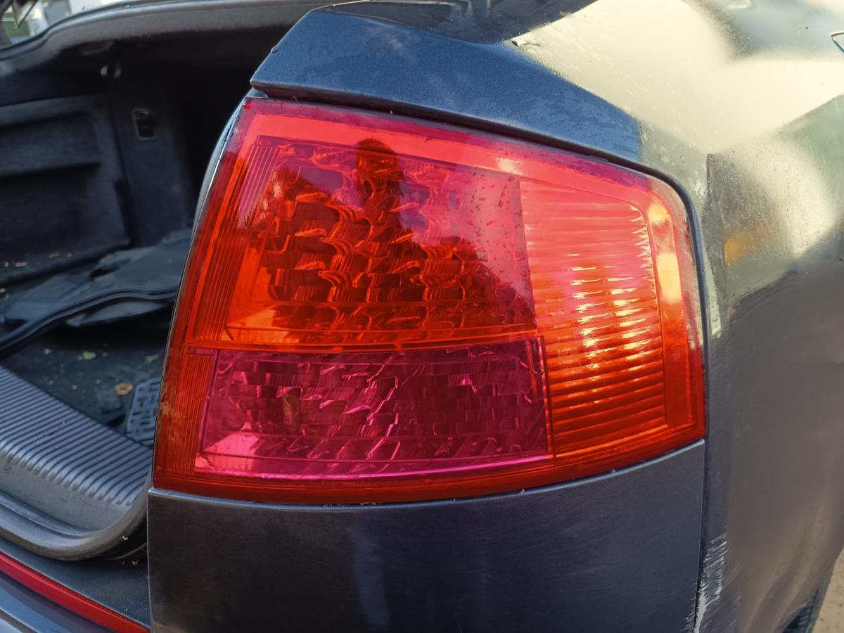 Audi A8 D3 4E original R&uuml;ckleuchte rechts aussen LED Heckschlusslicht Bj 2005