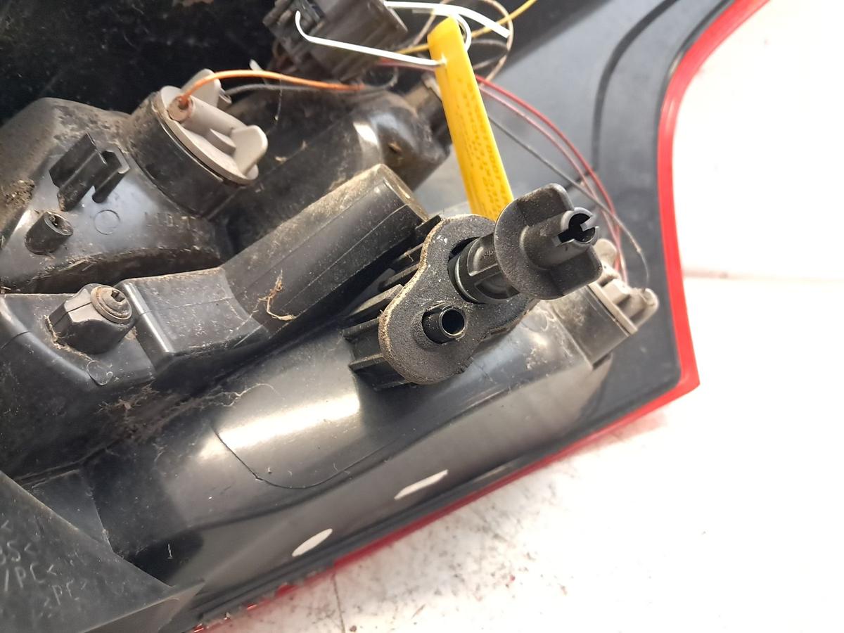 Ford Focus 3 DYB Flie&szlig;heck original R&uuml;ckleuchte Heckleuchte links BJ2012 5-t&uuml;rig