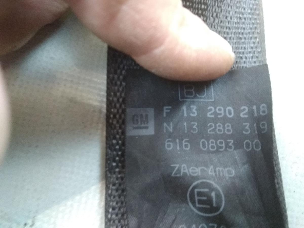 Opel Corsa D orig Sicherheitsgurt vorn links 3-t&uuml;rig schwarz unfallfrei BJ2009