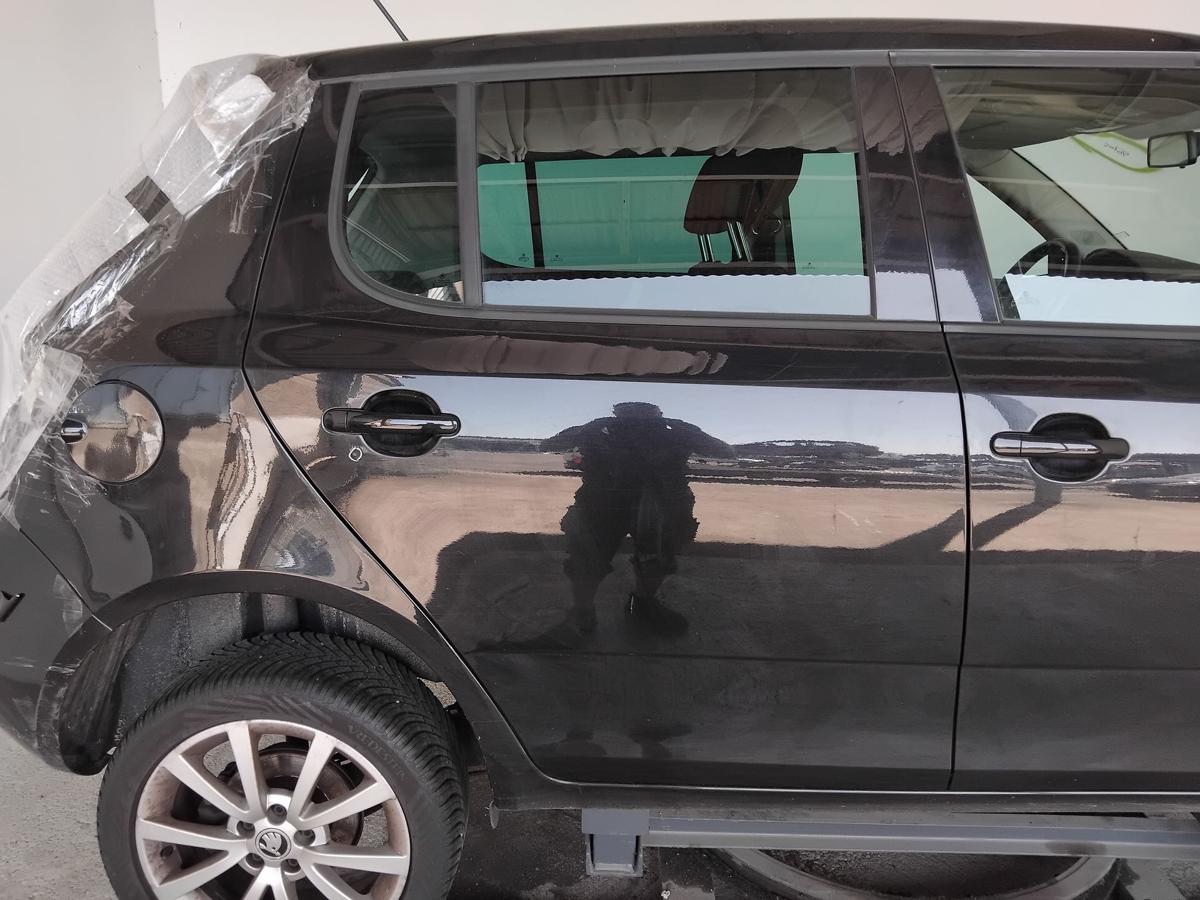 Skoda Fabia 2 Facelift Tür hinten rechts Limo Fließheck blackmagic LF9R BJ2014