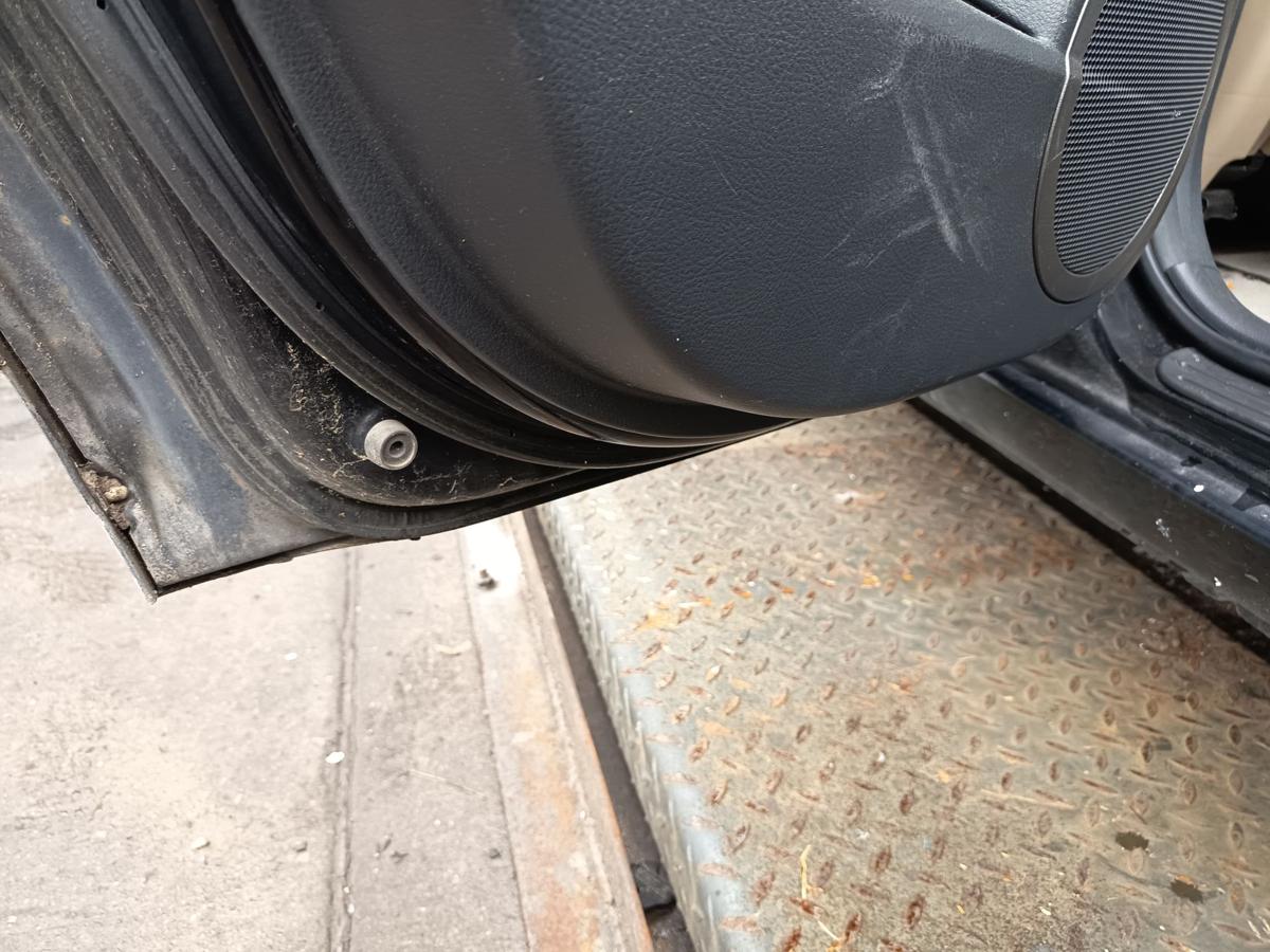 Toyota Rav4 original T&uuml;r hinten links 202 Black Uni Baujahr 2009