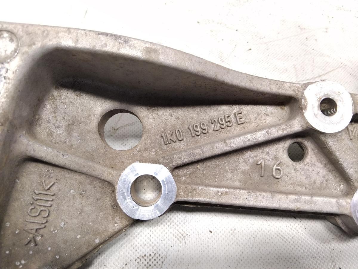Audi A3 8P original Konsole Querlenker vorn links 1K0199295E BJ2010