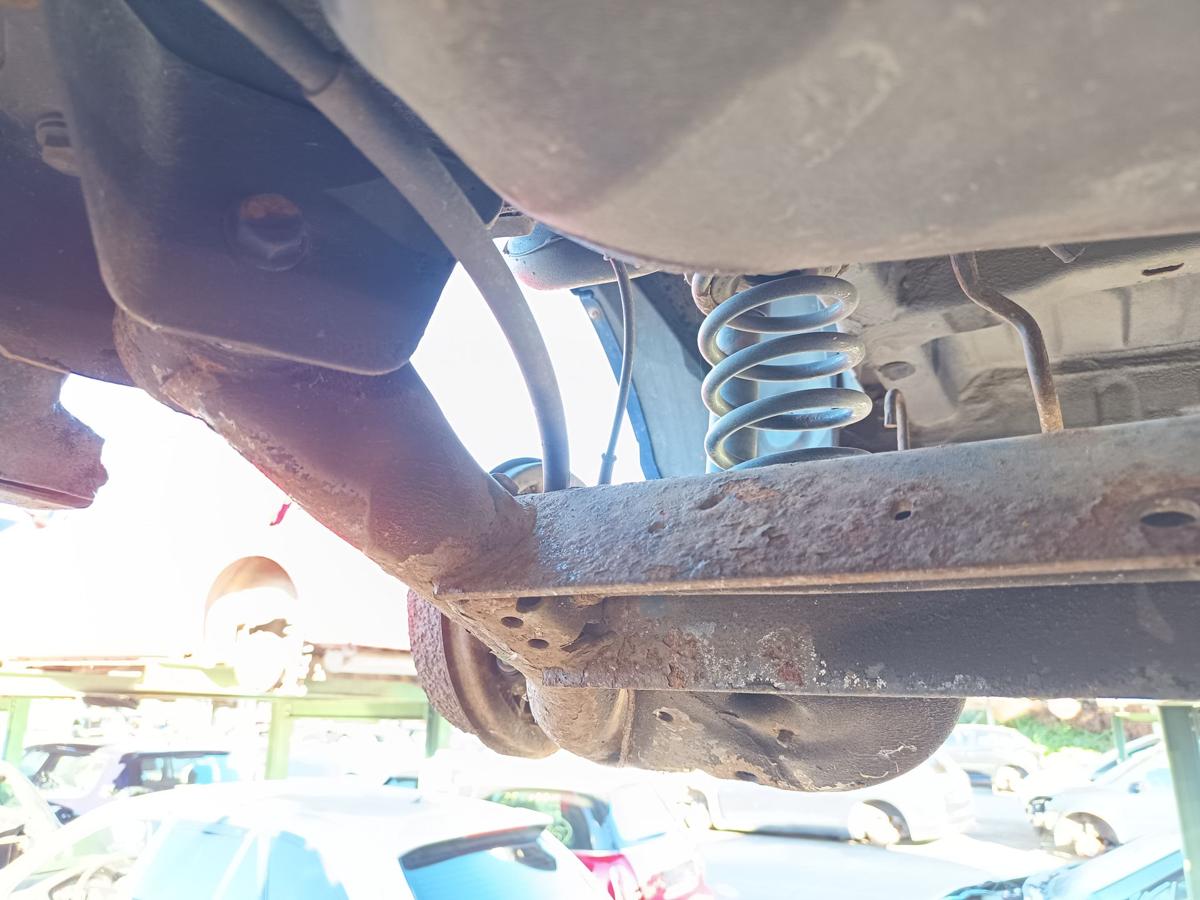 Dacia Sandero Stepway original Hinterachse Tr&auml;ger trommelgebremst ABS Bj 2010