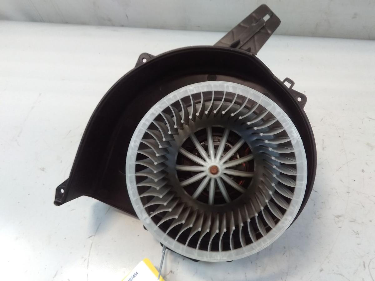 Audi A1 8X Zubeh&ouml;rteil Heizungsgebl&auml;se Klima BJ2010