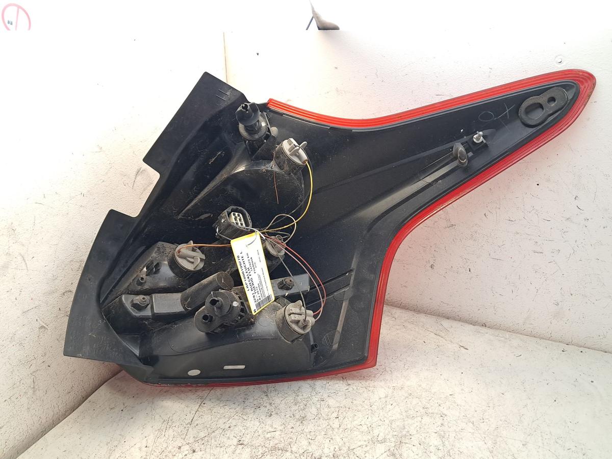 Ford Focus 3 DYB Flie&szlig;heck original R&uuml;ckleuchte Heckleuchte links BJ2012 5-t&uuml;rig