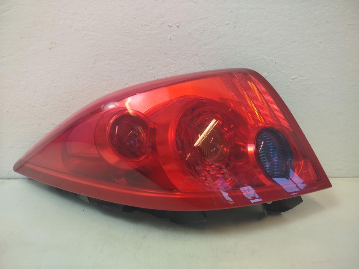 Nissan Primera P12 Fliessheck R&uuml;ckleuchte rechts R&uuml;cklicht starke Kratzer 5trg