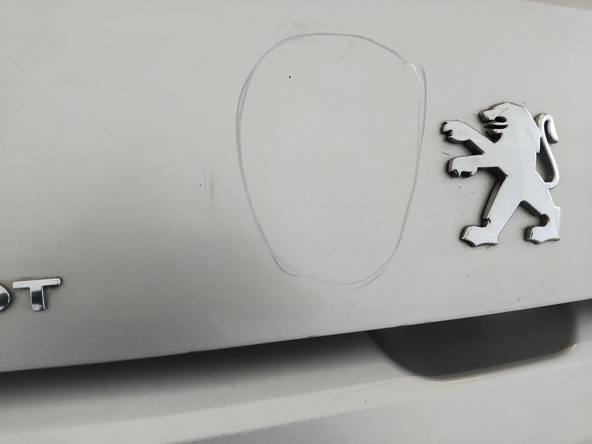 Peugeot 308 I Heckklappe aschgraumetallic ETS mit Scheibe BJ2009 Delle