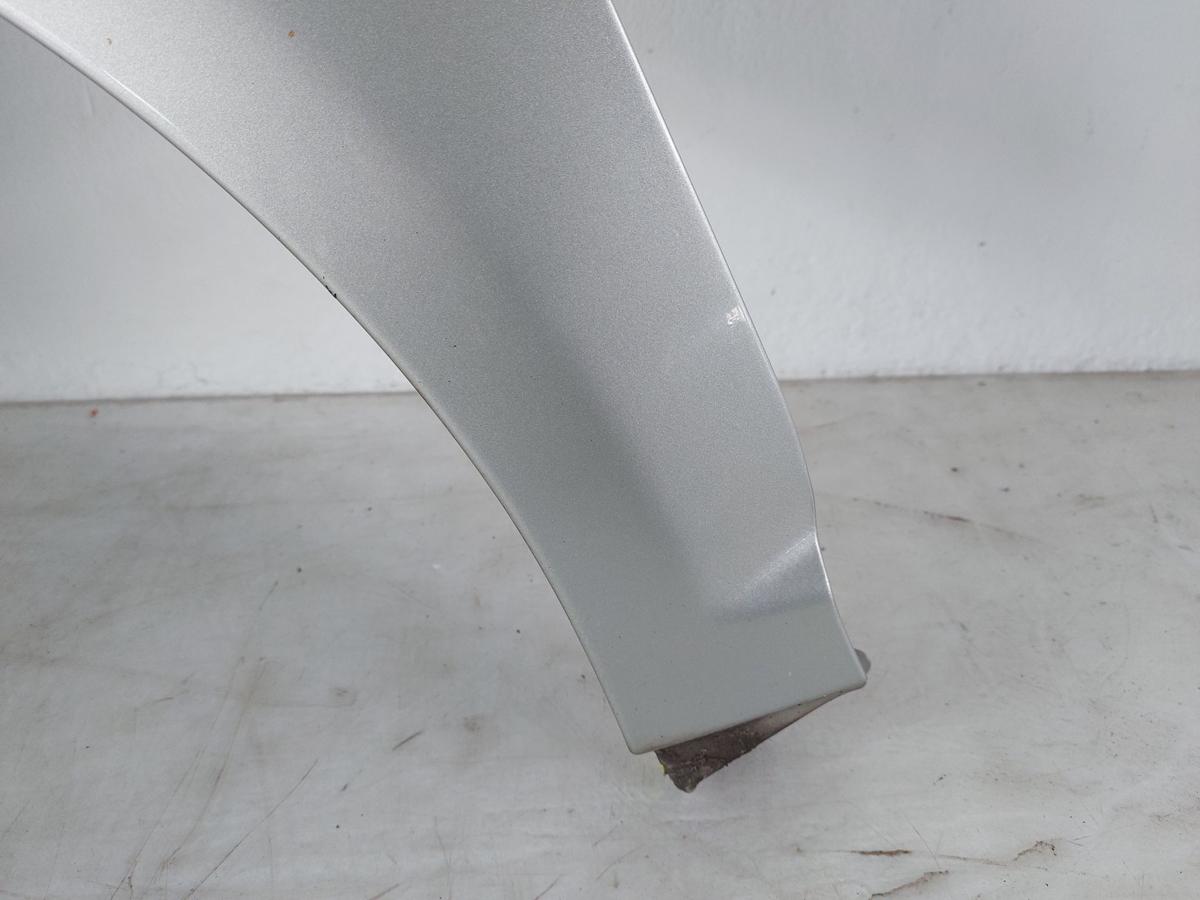Toyota Avensis T25 Kotflügel Fender Seitenwand vorn links 1C0 Radiant Silver Met