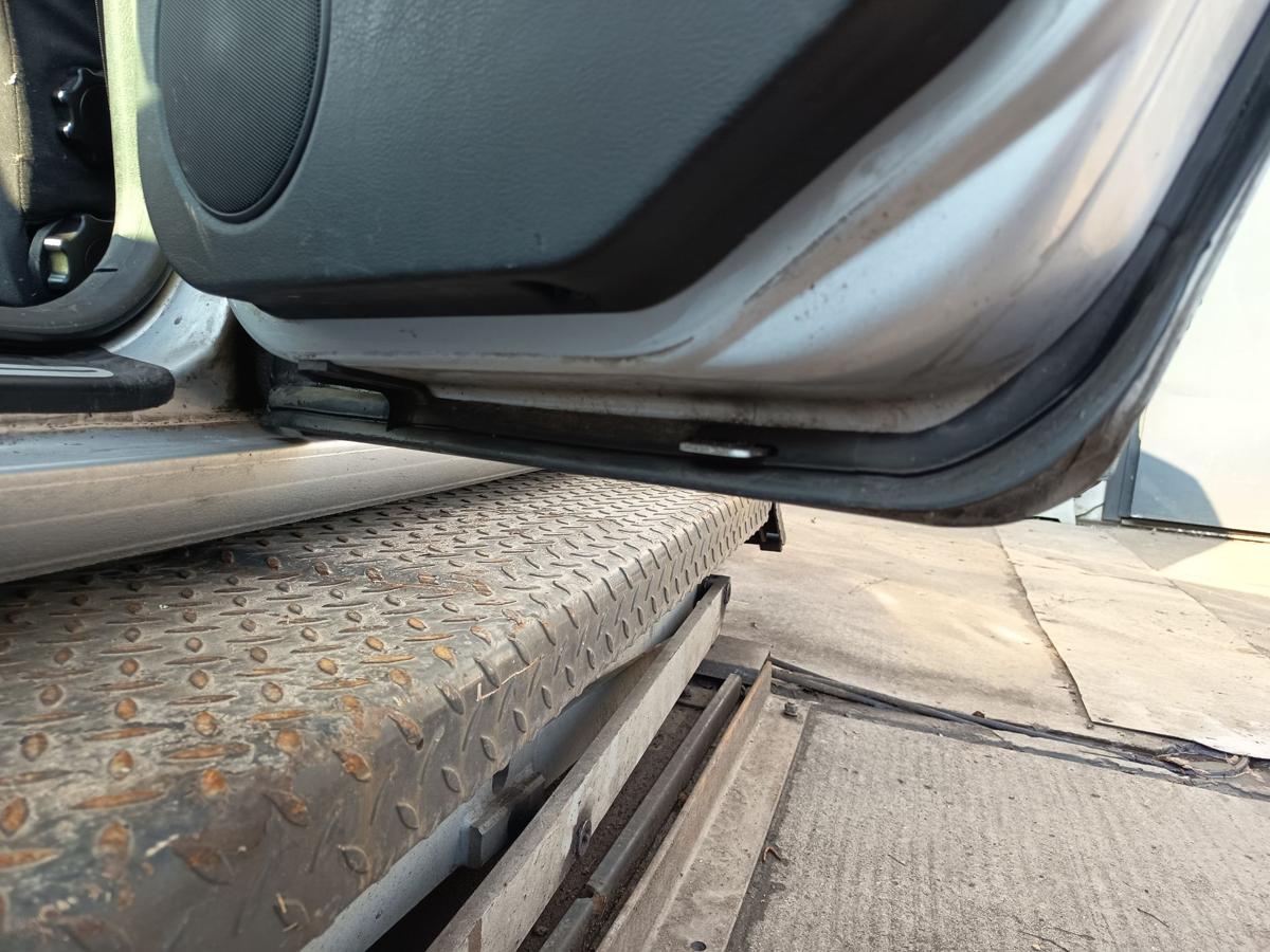 VW Bora 1J original T&uuml;r hinten rechts Fond Limo A7W Reflexsilber Bj 2001