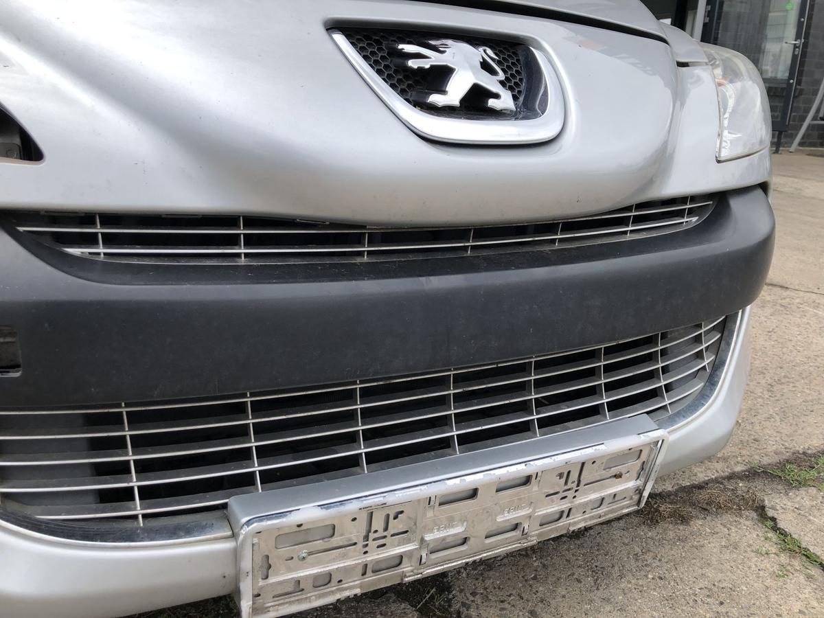 Peugeot 308 4E 4H SW Stoßfänger vorn Frontschürze mit Nebelscheinwerfer EZR