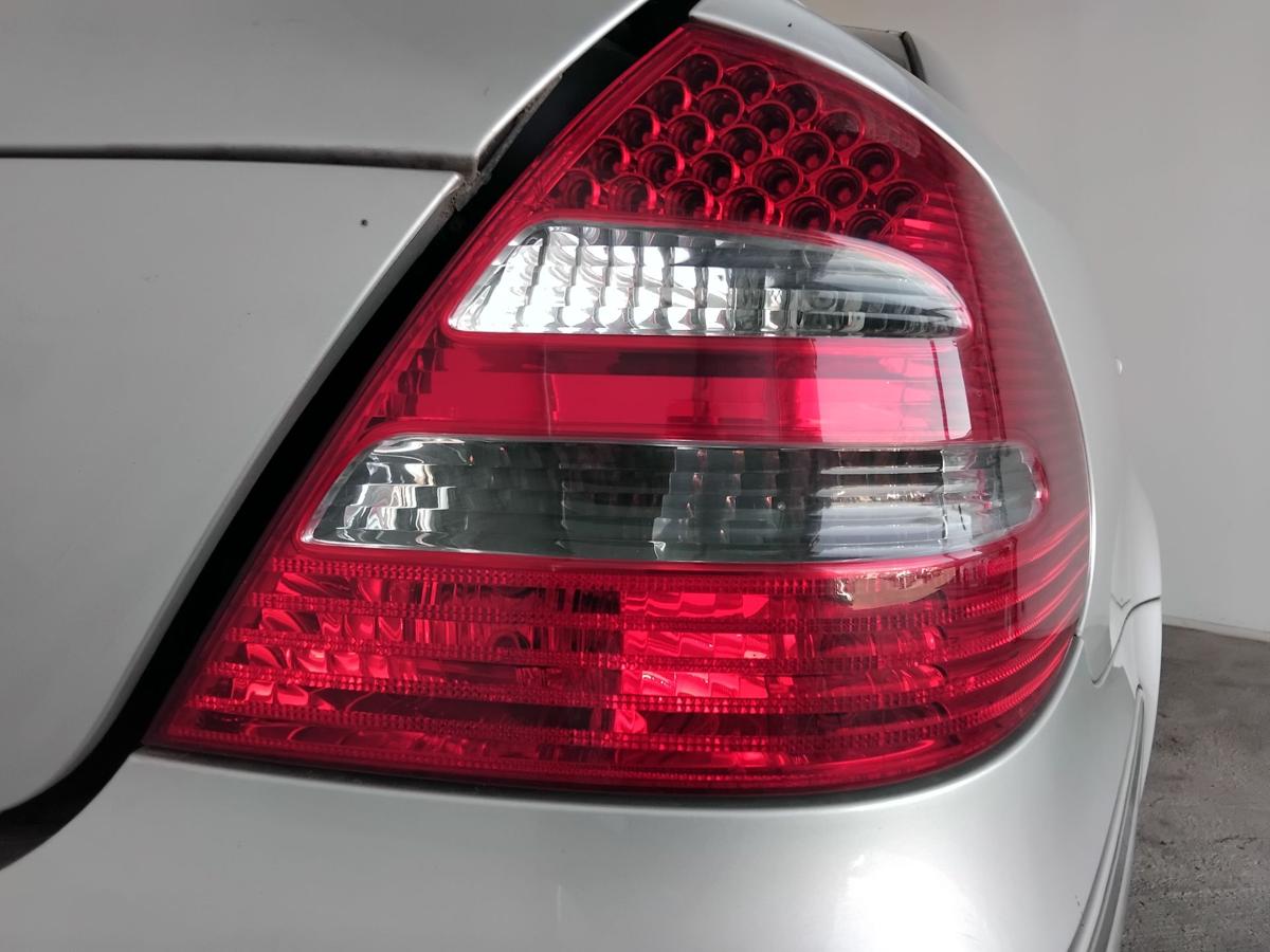 Mercedes E-Klasse W211 orig R&uuml;ckleuchte Heckleuchte rechts LED BJ2004 Limousine