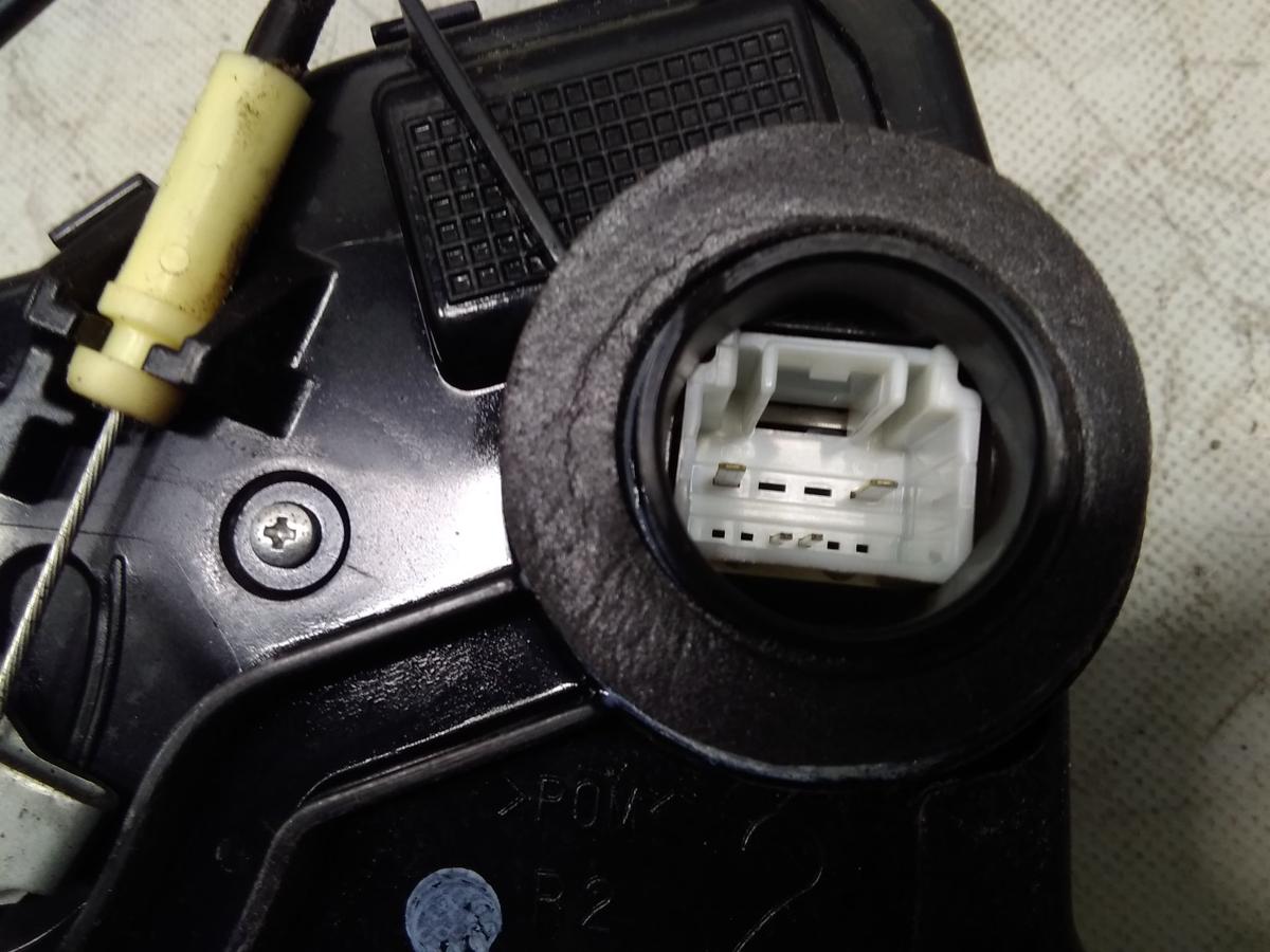 Toyota Rav4 Serie 3 orig. Türschloss vorn rechts mit Zentralverriegelung BJ2010