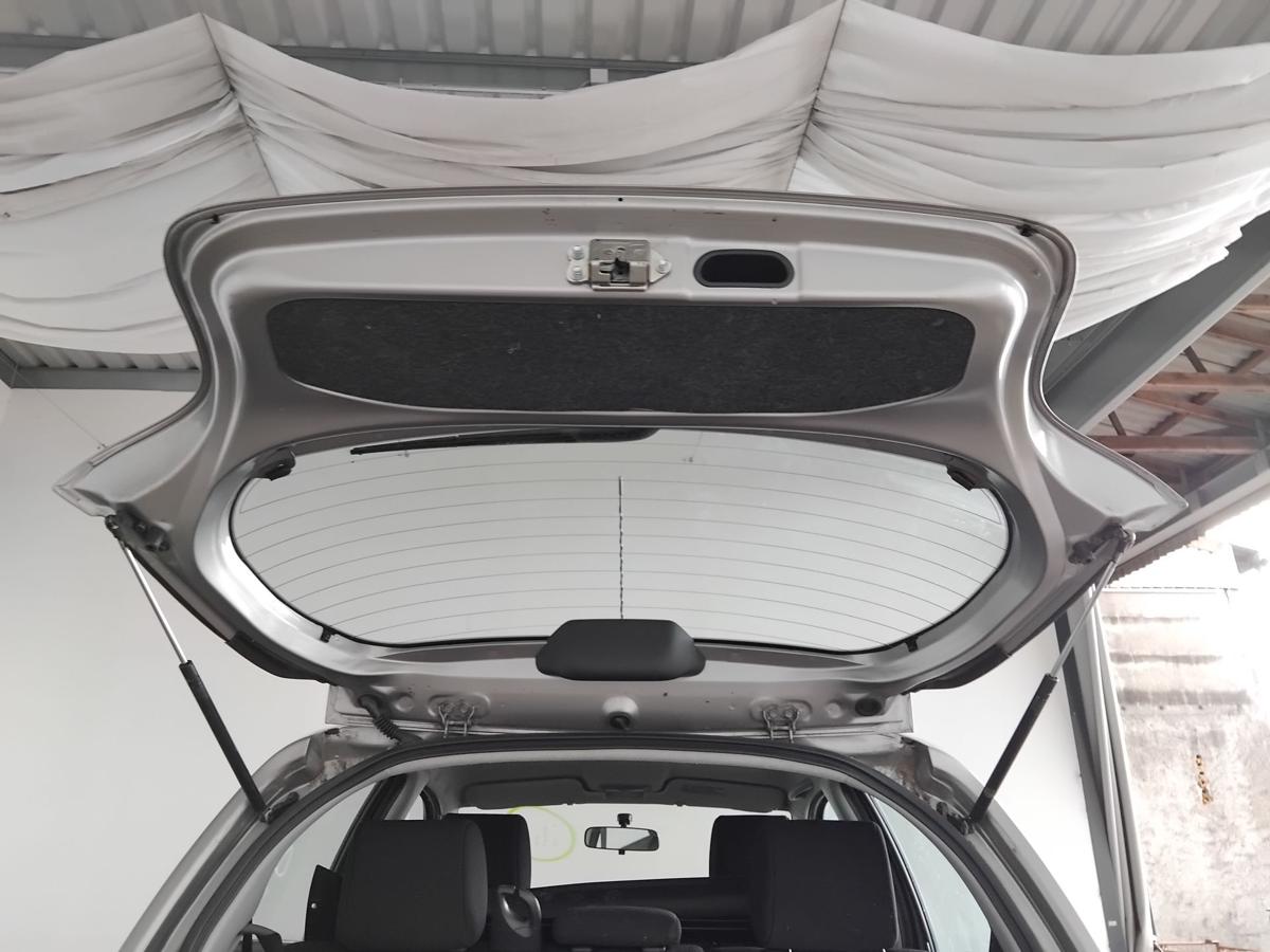 Toyota Yaris P1 Heckklappe Produktionsland Japan inkl. Heckscheibe BJ2004 1D2 Silbergrau