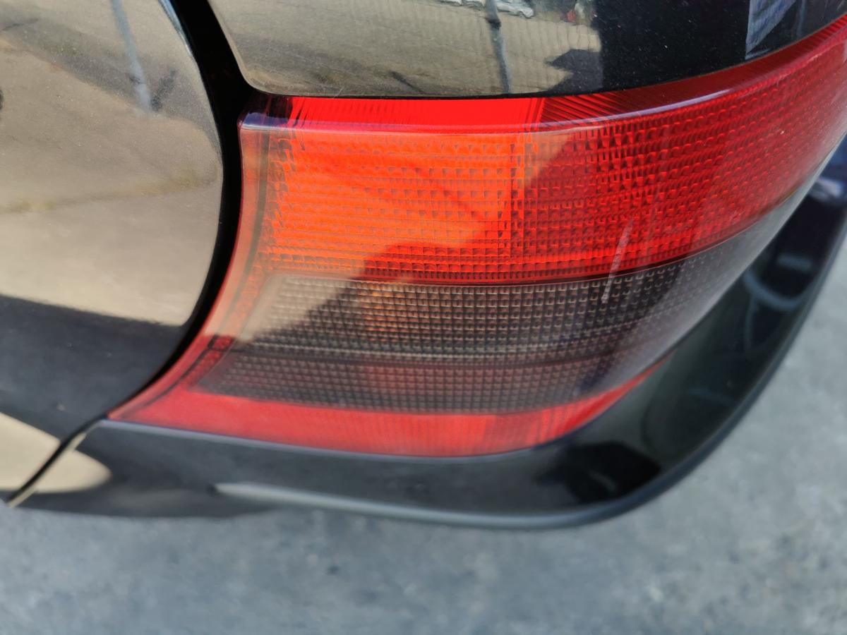 VW Golf IV 1J Rückleuchte Schlussleuchte Rücklicht links rot schwarz 3 u 5 Türer